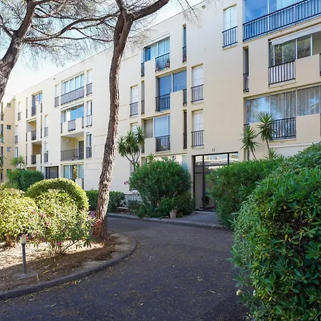 Port Tropez Au Calme Avec Parking アパート